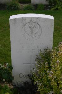 Dozinghem Military Cemetery - Clarke, G